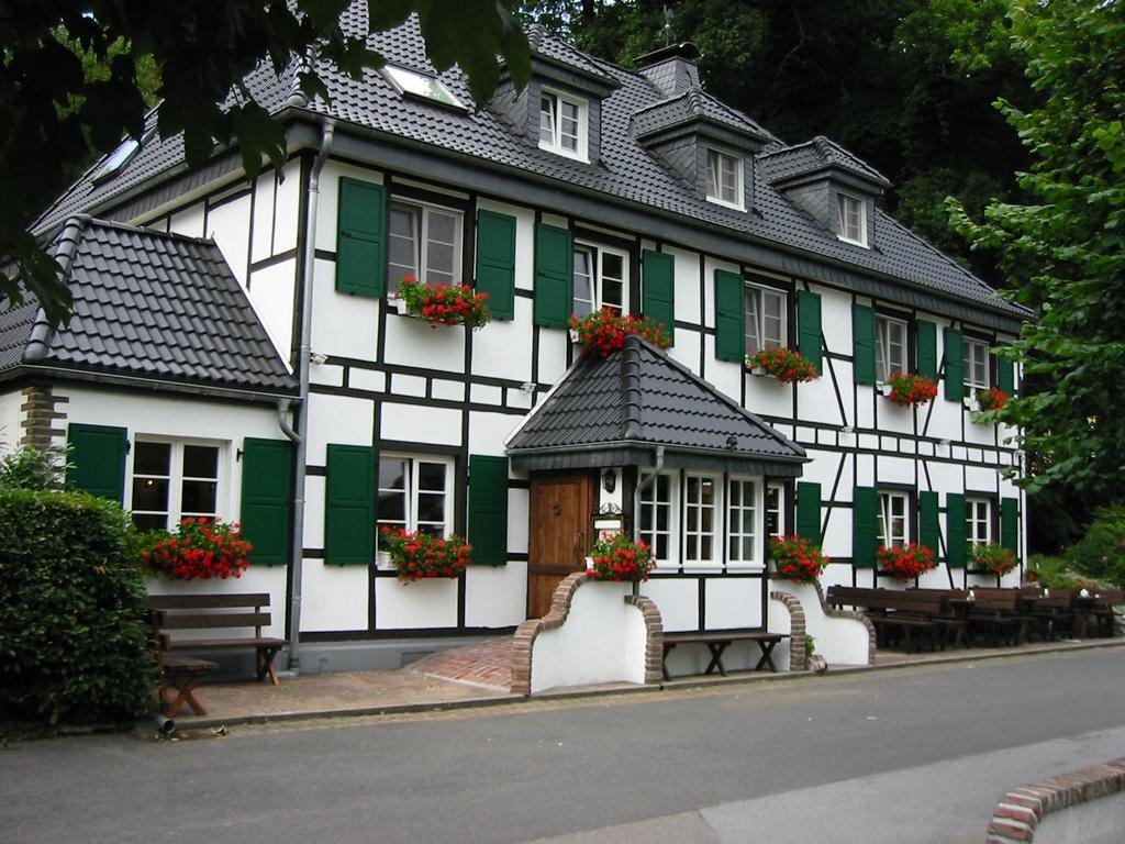 Wisskirchen Hotel & Restaurant Odenthal Exterior foto